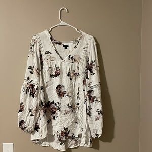 White floral torrid blouse
